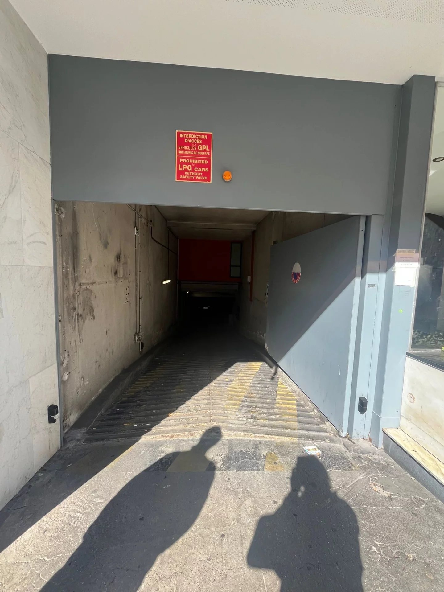 PARKING / RUE AMPERE / PLAINE MONCEAU - Image Array