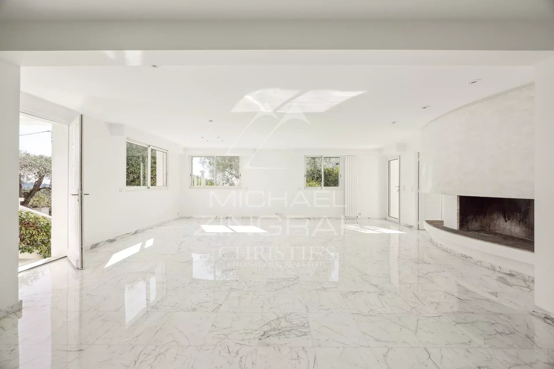 4 Bedroom Villa/Townhouse's Image 3