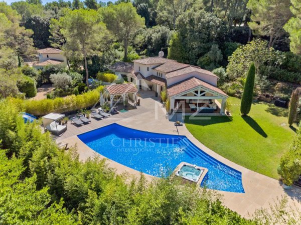 Luxury Villa Mougins | Prestigious 7-Bedroom Family Estate for Sale — photo 1