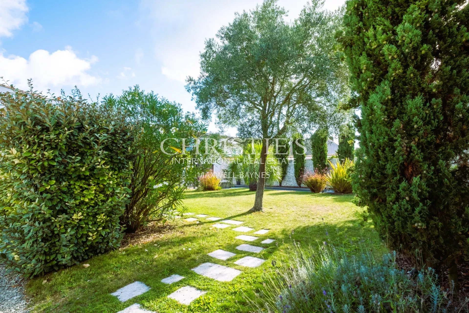 5 Bedroom Villa/Townhouse's Image 28