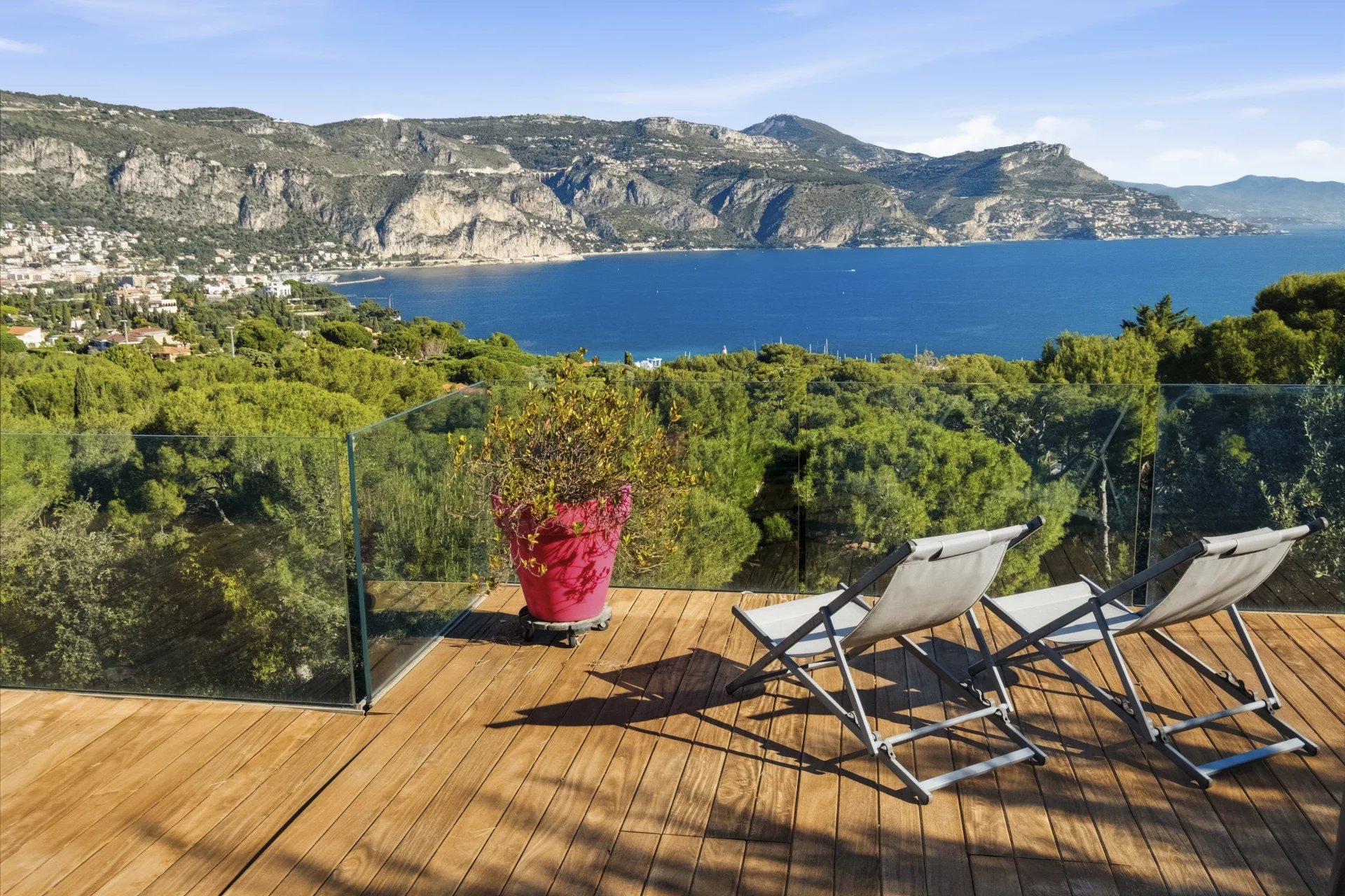 Modern 5-bedroom villa with open views and pool