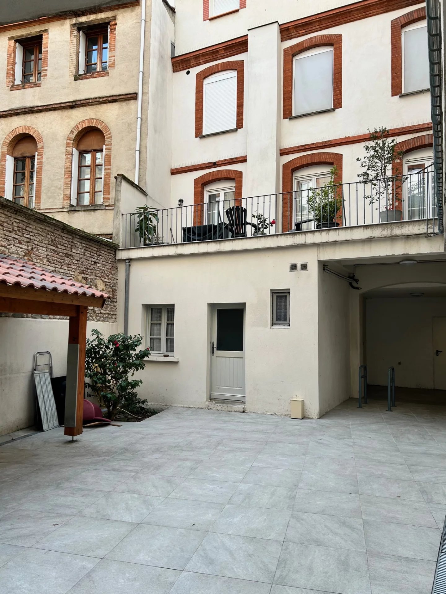 TOULOUSE - Allées Jean Jaurès -T1 bis rénové vendu meublé- Idéal investissement ou pied à terre
