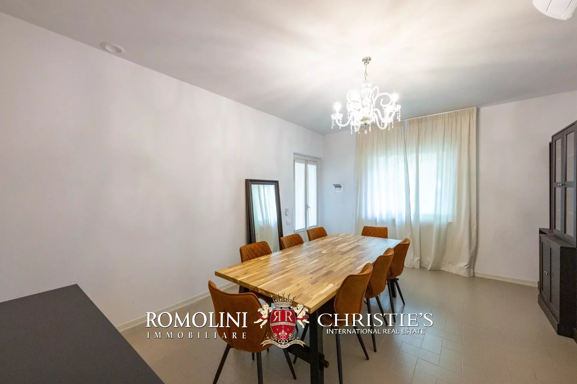 6 Bedroom Villa/Townhouse's Image 49