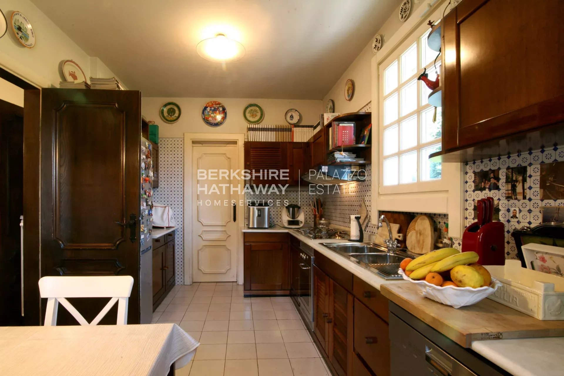 Magnificent detached villa with a large garden, minutes from the sea and Pietrasanta