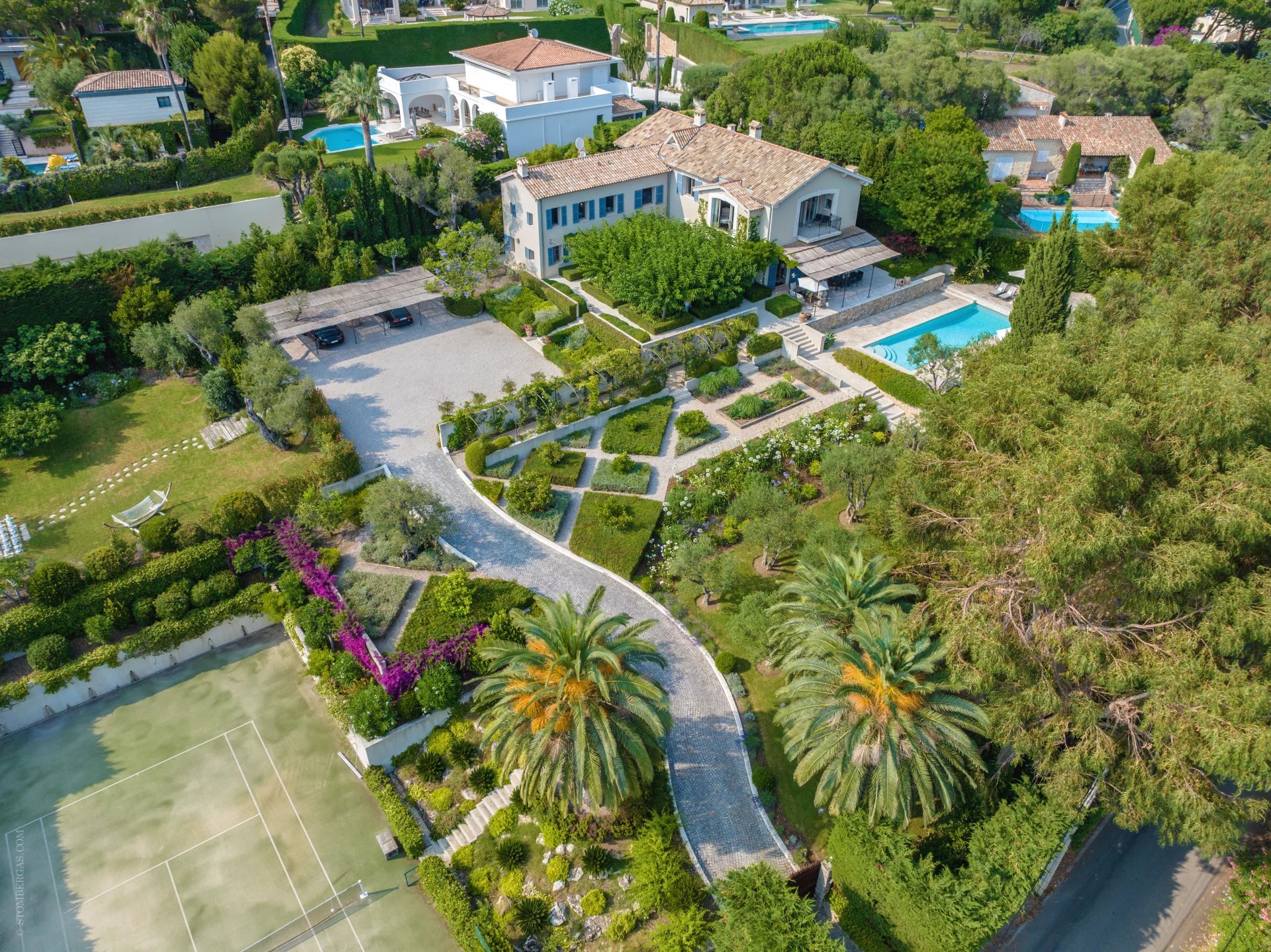 Cœur de Cap d’Antibes ,Luxueuse villa à louer pour les meilleurs moments - Photo 2