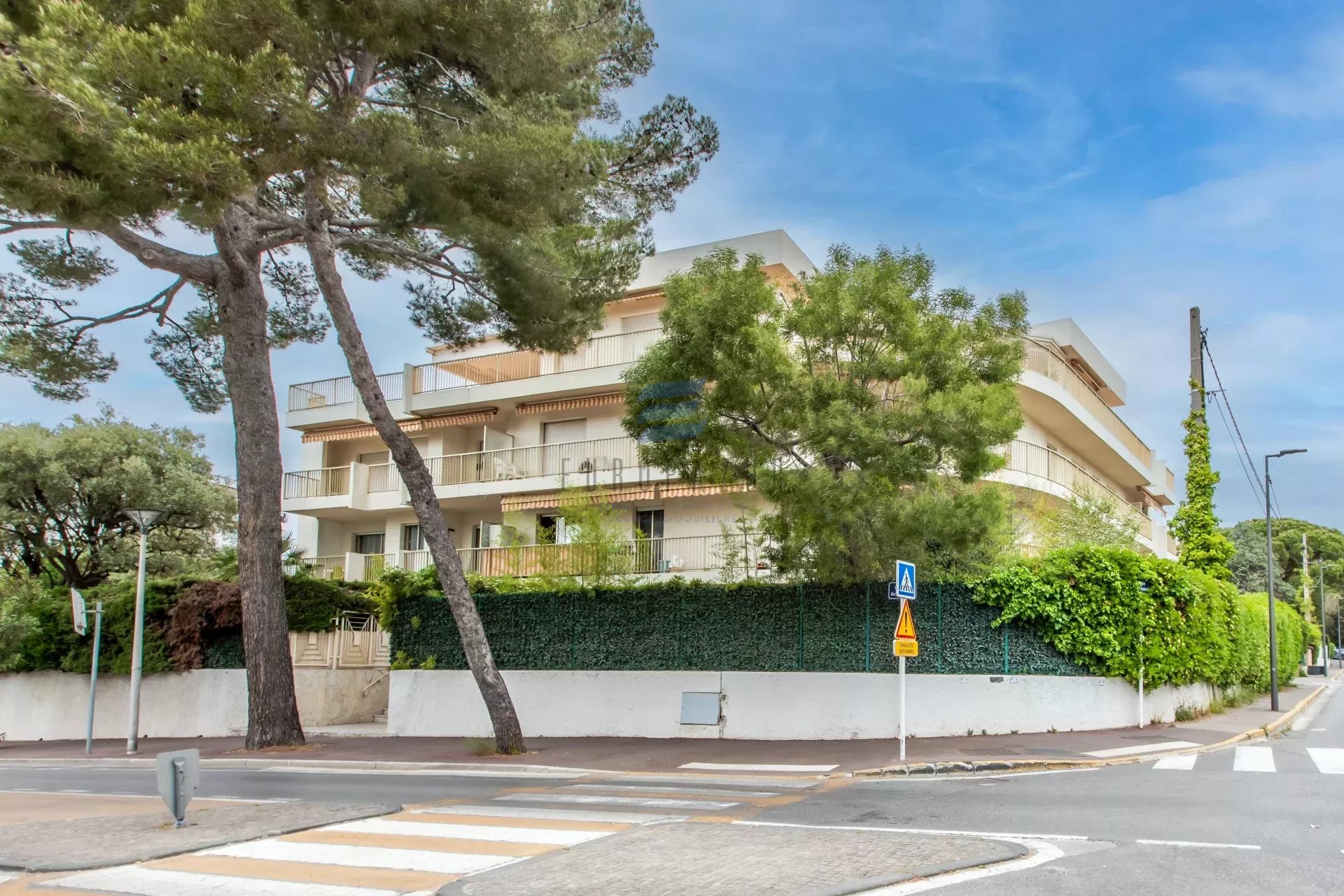 Studiio - parking - balcon VENDU LOUE