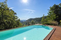 Charming Single-Storey Villa with Sea and Hill Views — photo 2 of 7