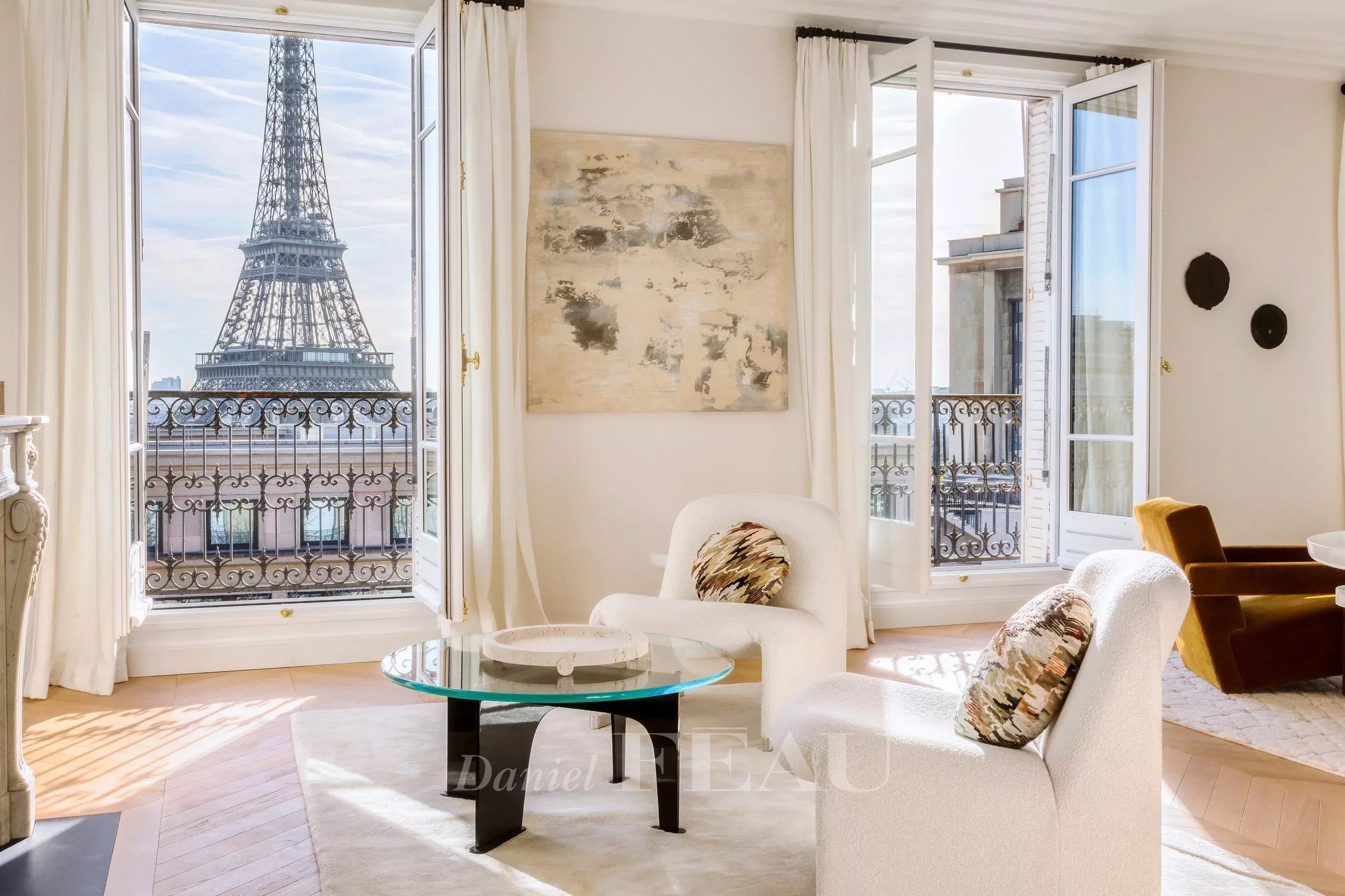 Paris XVIe - Trocadéro, trois chambres.