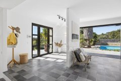 Renovated villa in Biot – Prime location, absolute calm, 5 bedrooms, full amenities — photo 3 of 7