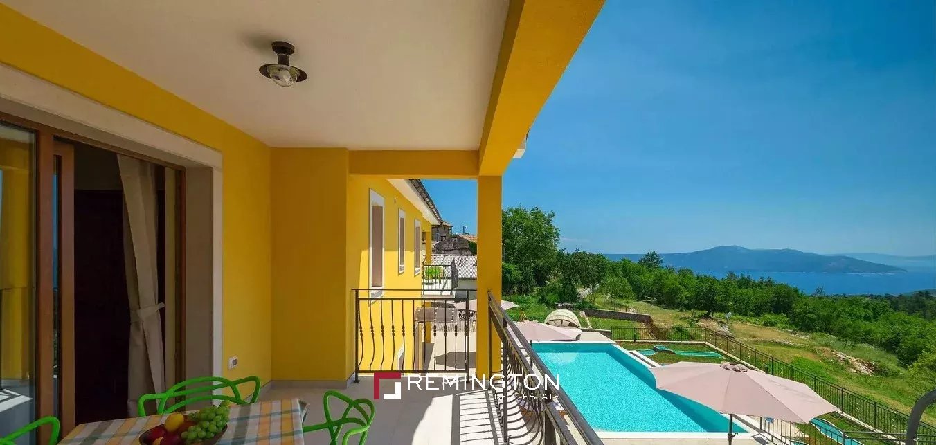 4 Bedroom Villa/Townhouse's Image 8