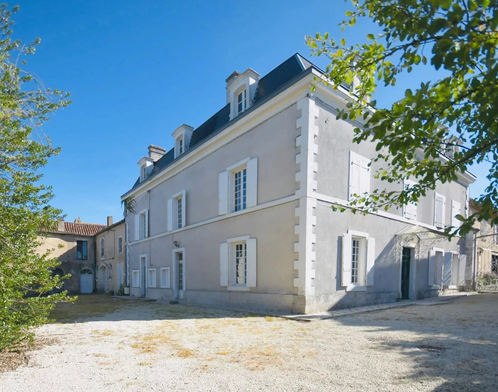 Maison bourgeoise avec parc - au cœur de Ruffec