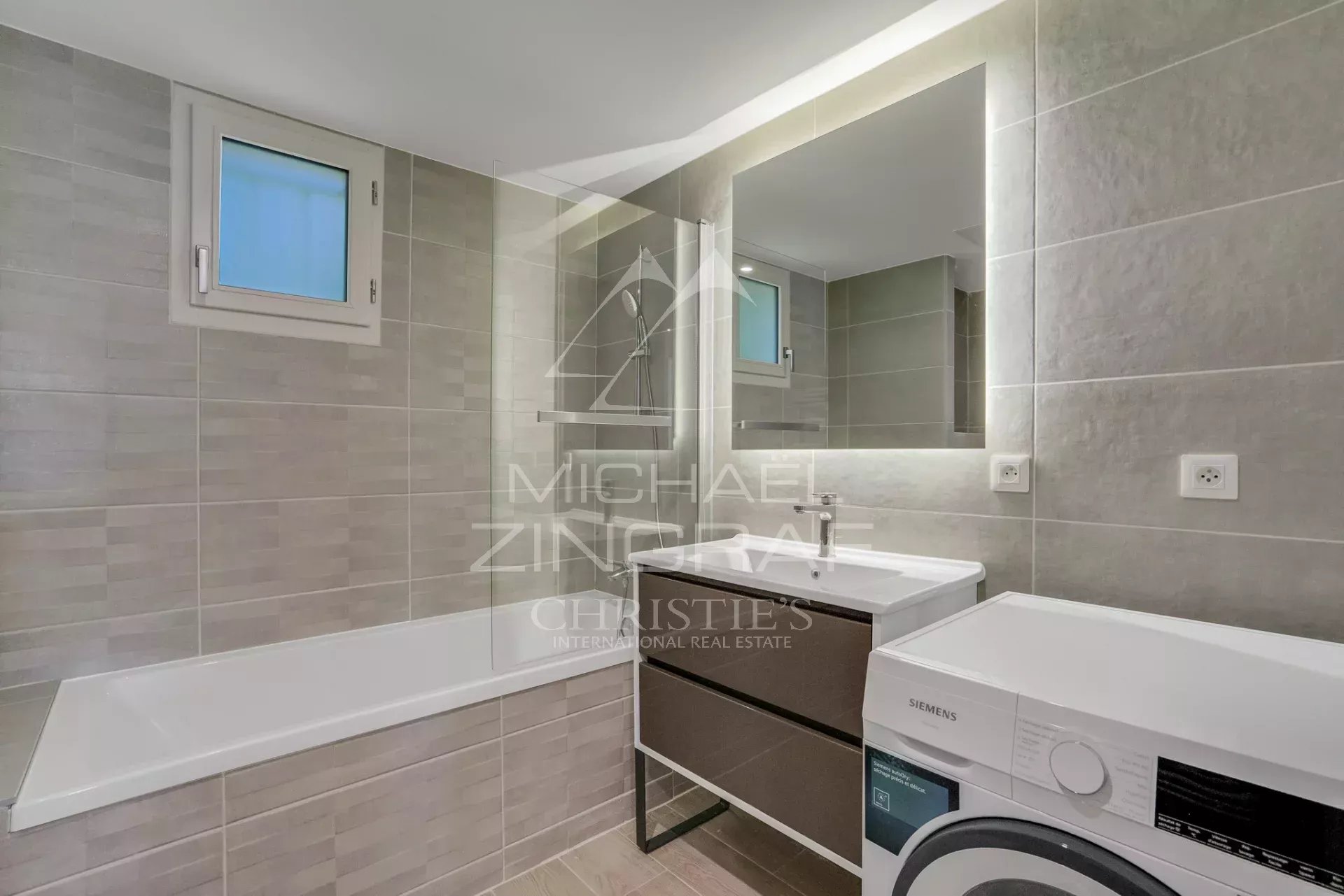 3 Bedroom Apartment/Flat's Image 3