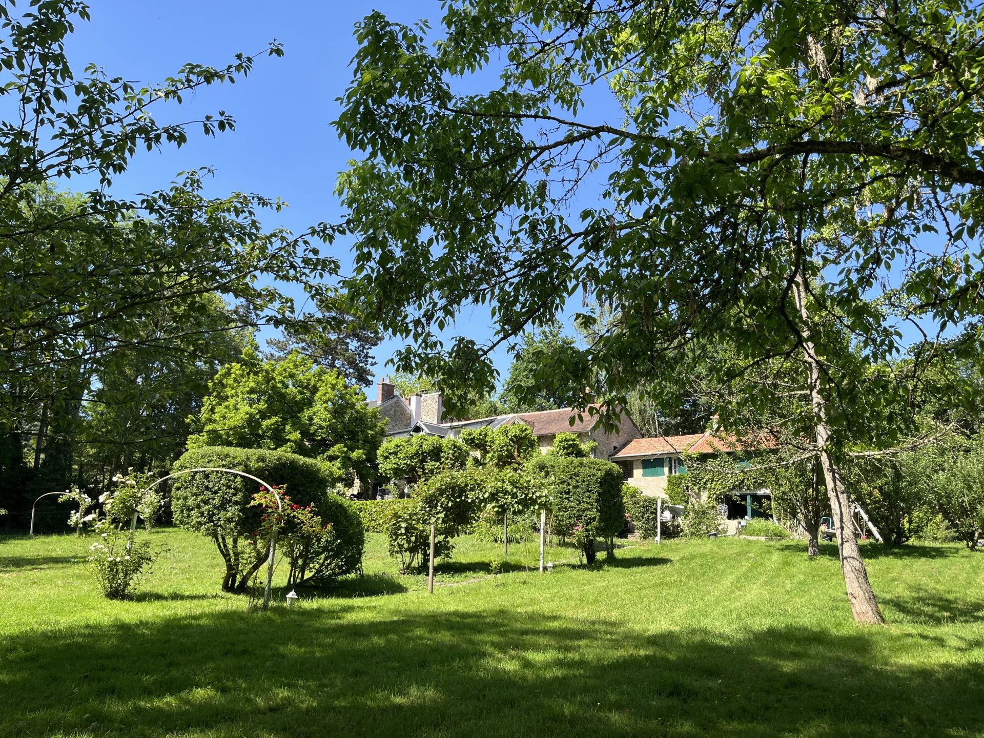 Maison 12 pièces 400 m² · à Senlisse · 400 m² · 832 000 €
