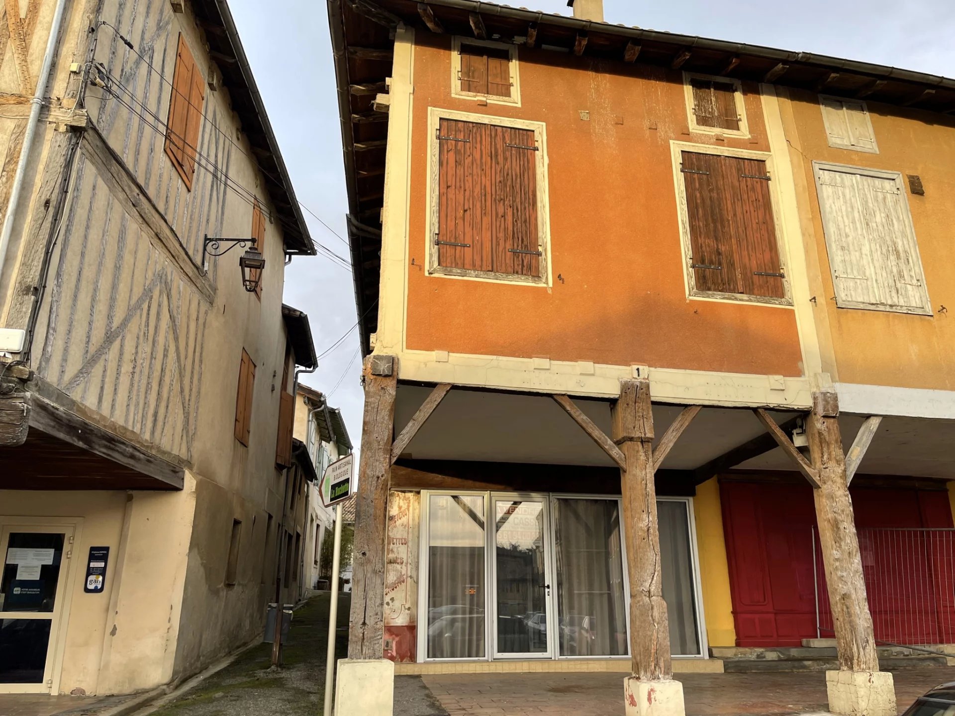 COEUR DE VILLAGE - LOCAL COMMERCIAL ET T3 INDÉPENDANT