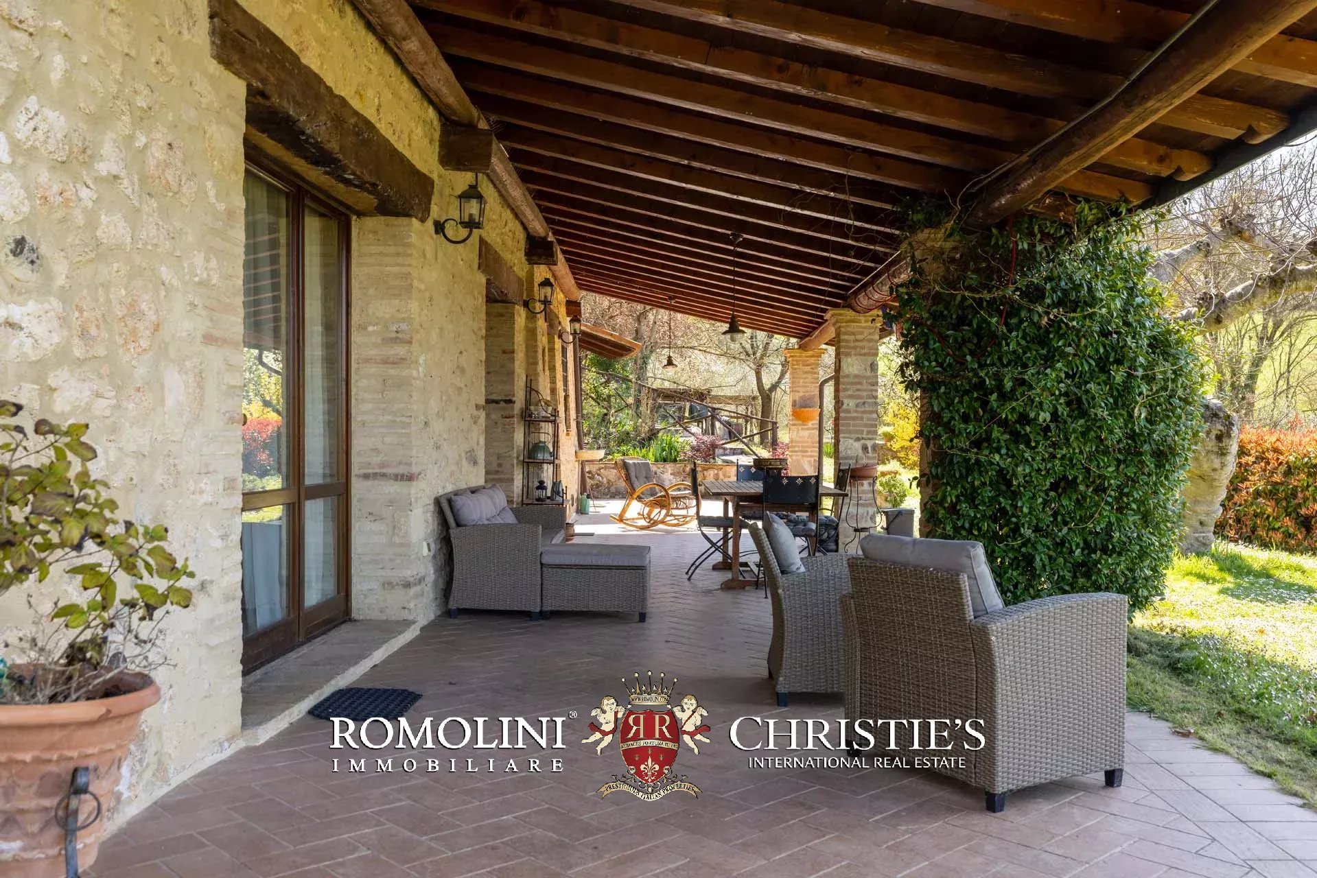 6 Bedroom Villa/Townhouse's Image 15