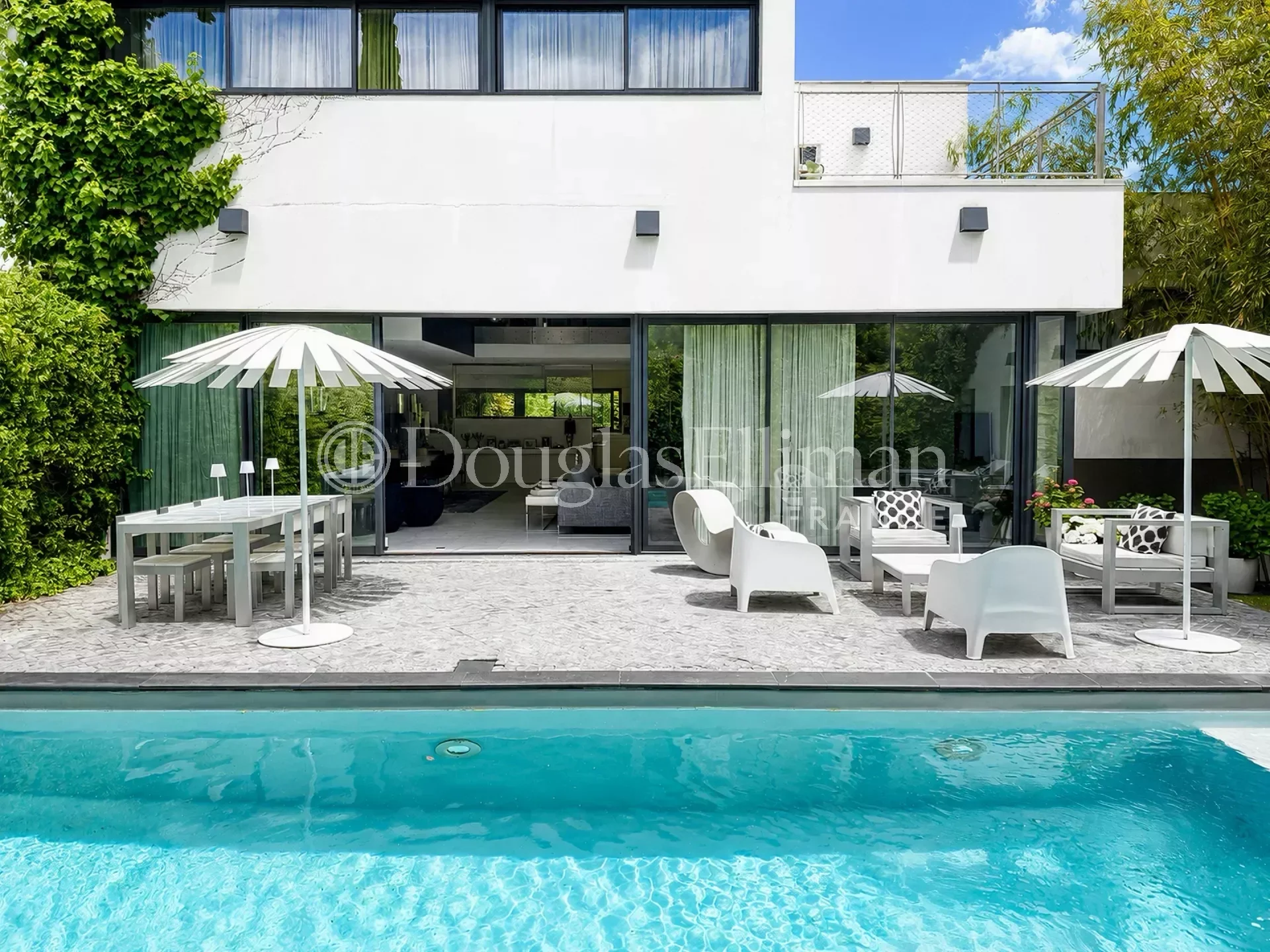 BORDEAUX – Parc Bordelais – Maison de 300 m² avec jardin et piscine - Image nᵒ2