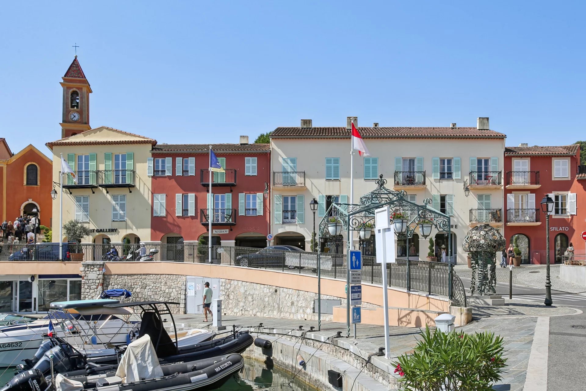 Lägenhet vid hamnen med terrass och havsutsikt i Saint-Jean-Cap-Ferrat