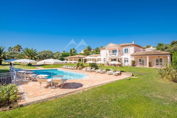 Luxury Seafront Villa Grimaud: A 12-Bedroom Family Estate in Beauvallon — photo 2