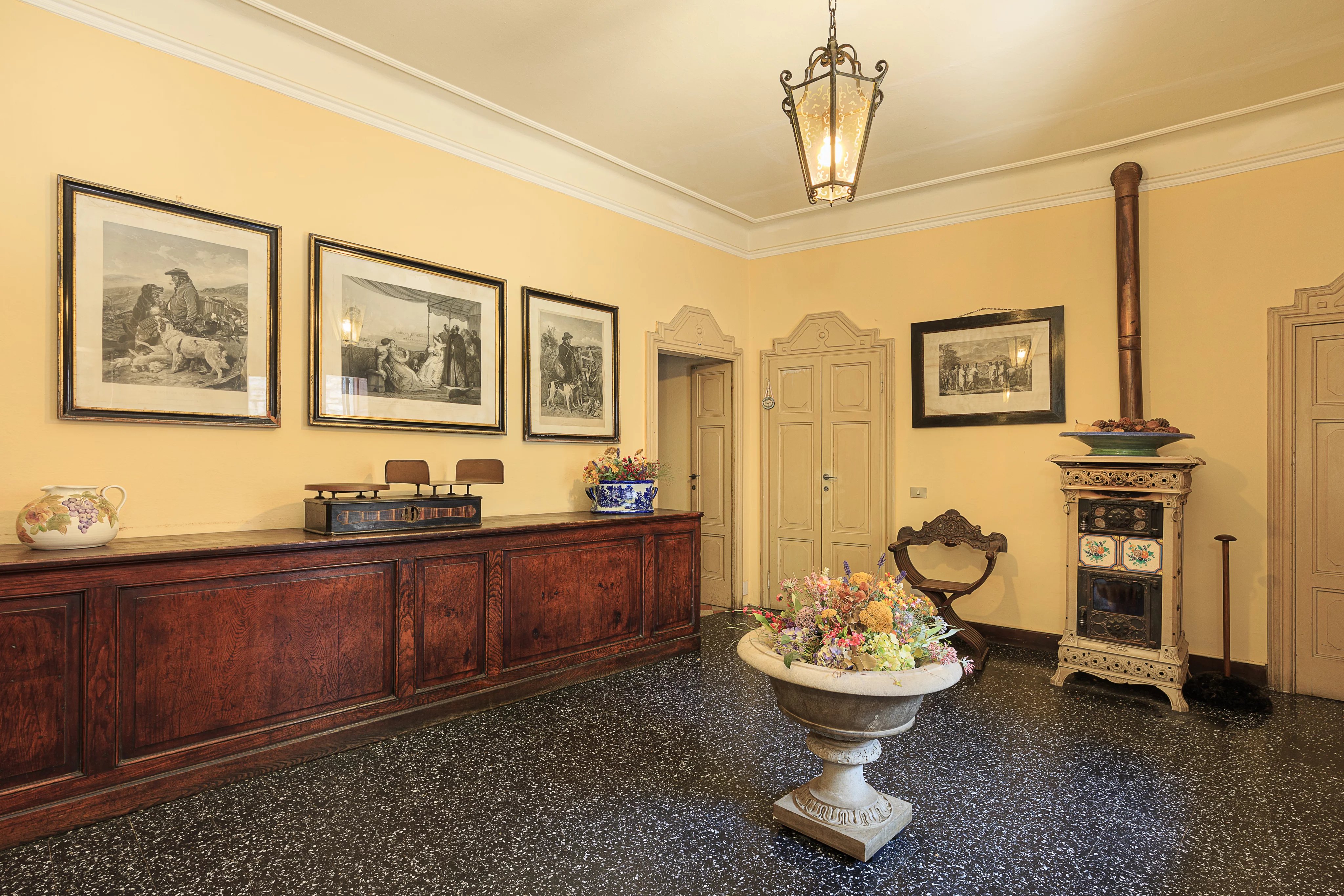 Villa D'Epoca with 7500 park - picture 35 title=