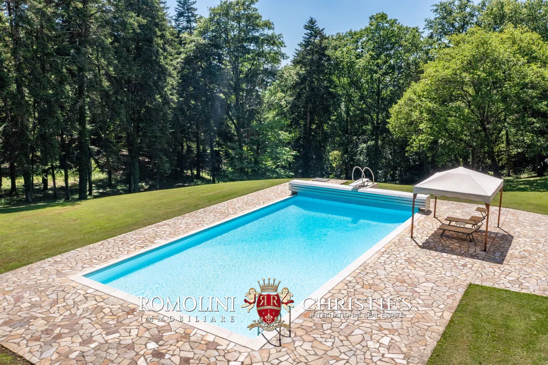 8 Bedroom Villa/Townhouse's Image 21