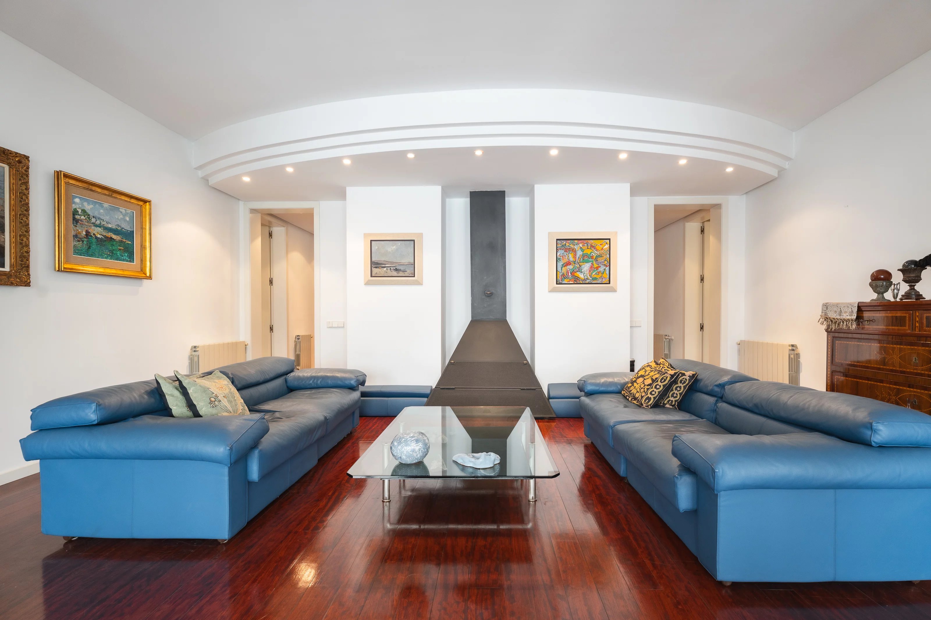 Appartement élégant à louer dans la vieille ville de Palma avec terrasse privée et intérieurs spacieux.