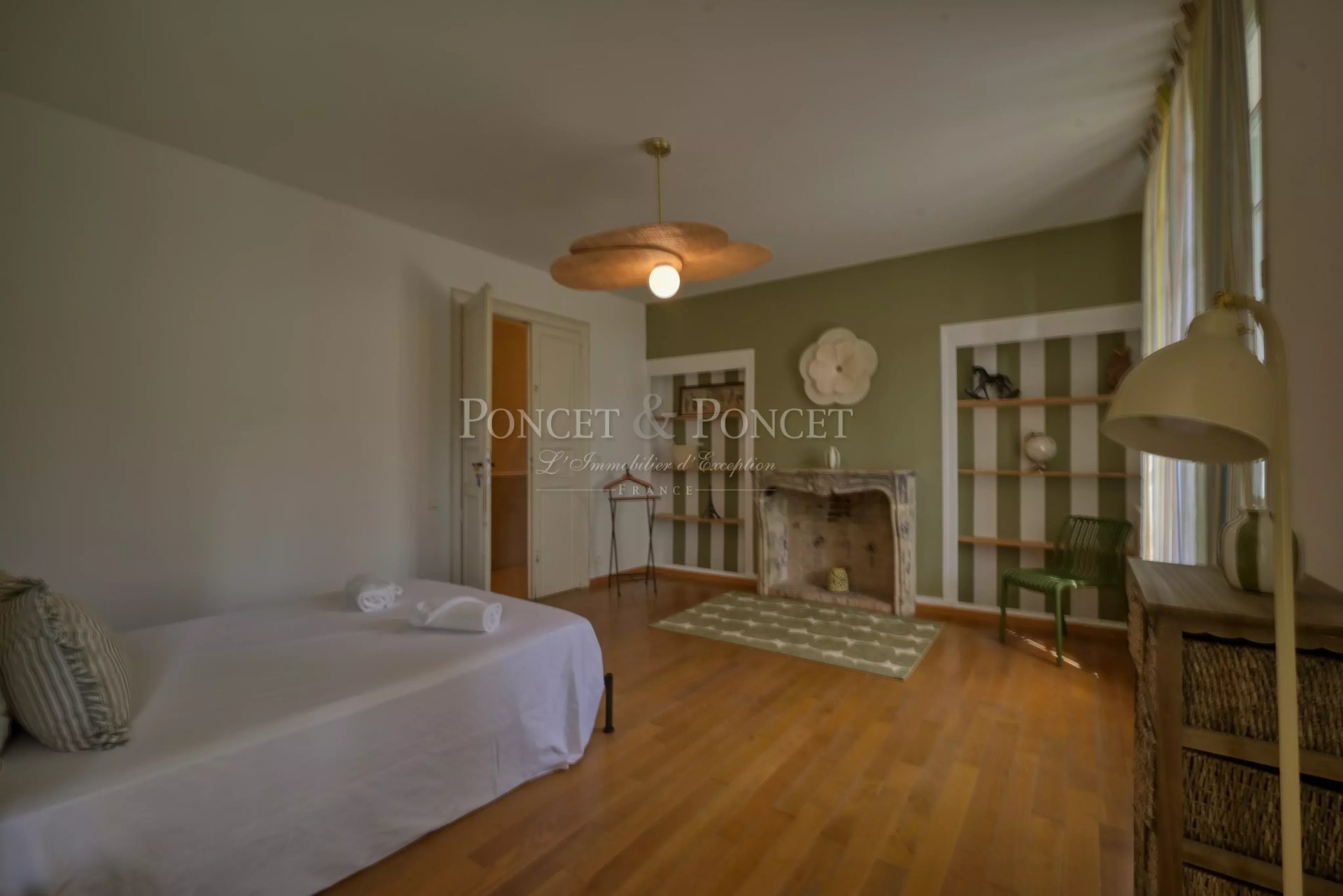 10 Bedroom Vineyard's Image 22