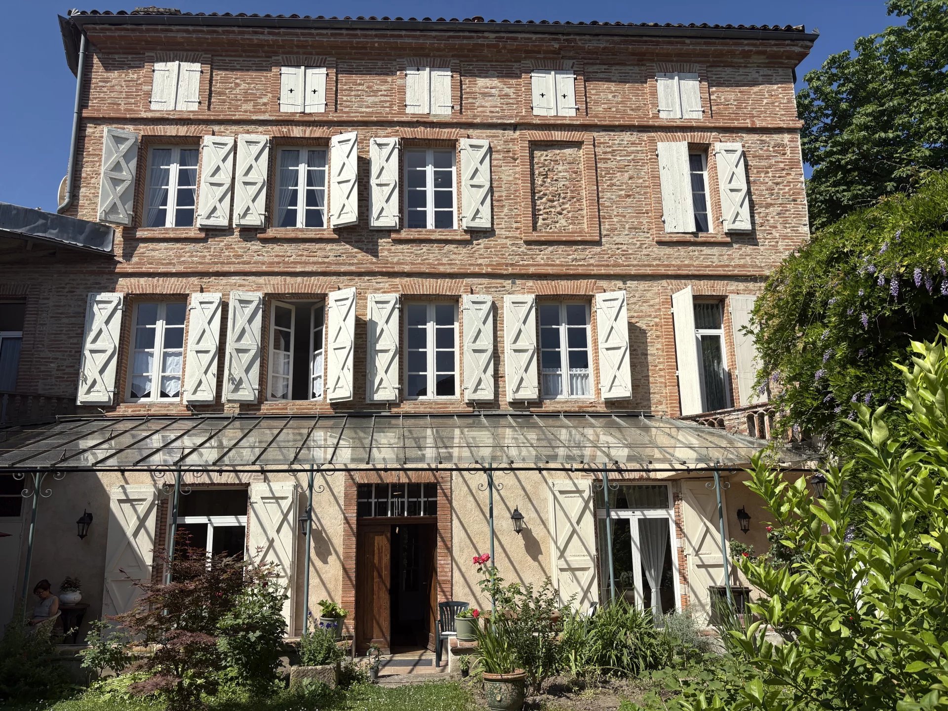 Élégante villa urbaine au charme historique et au potentiel unique – Moissac, sud-ouest de la France