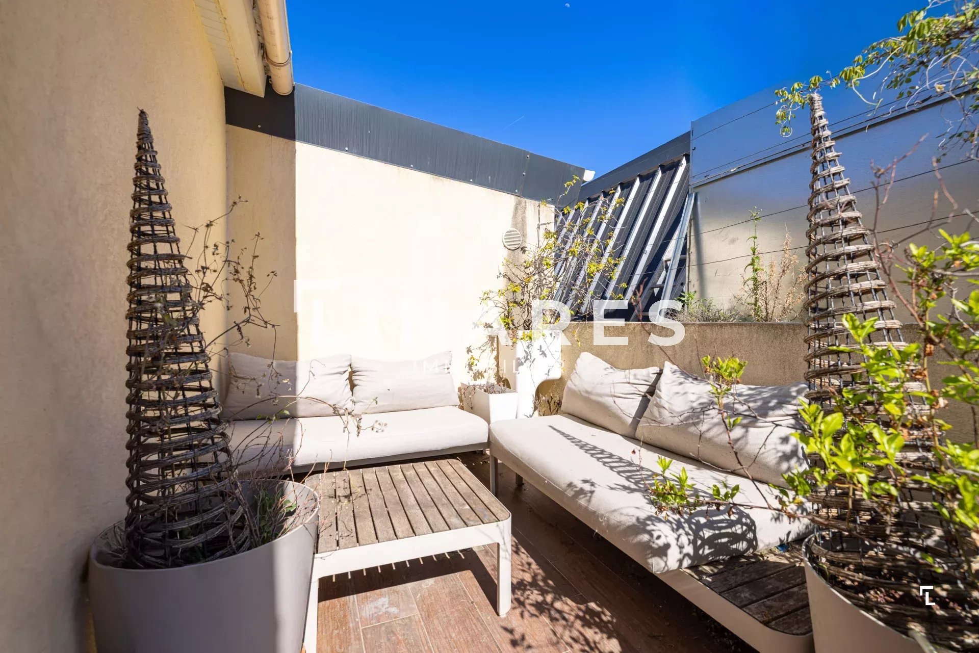 LA TERRASSE DU SUD - Duplex  T3 Meublé de 122 m2 + Terrasse - Parking - 13010 MARSEILLE
