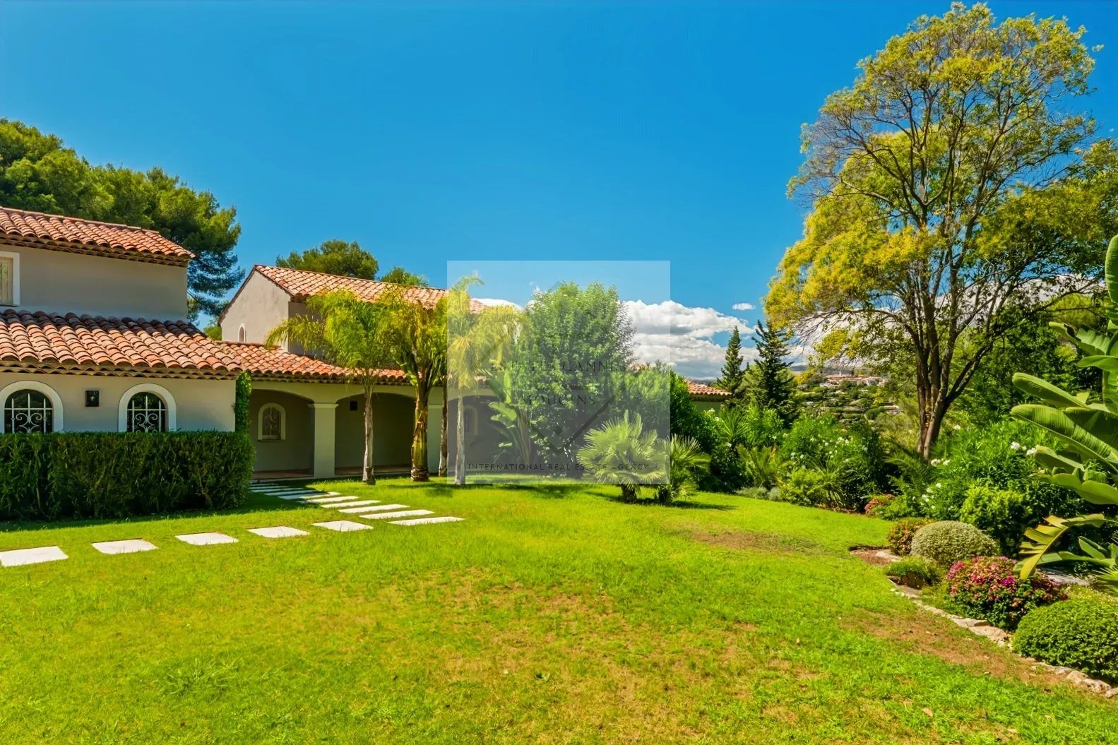 Superbe villa neuve de style provençal – Vue panoramique & intimité absolue — photo 26