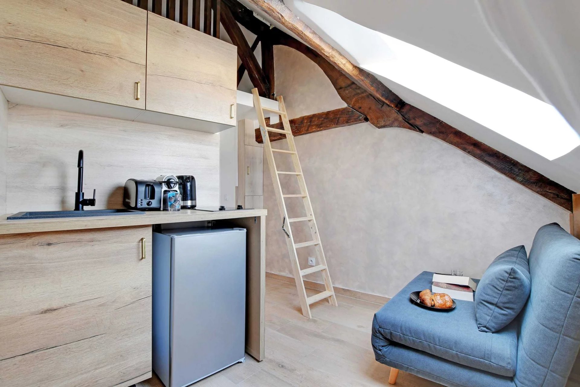 Studio de charme de 10 m² au cœur de Saint-Germain-des-Prés - Image Array