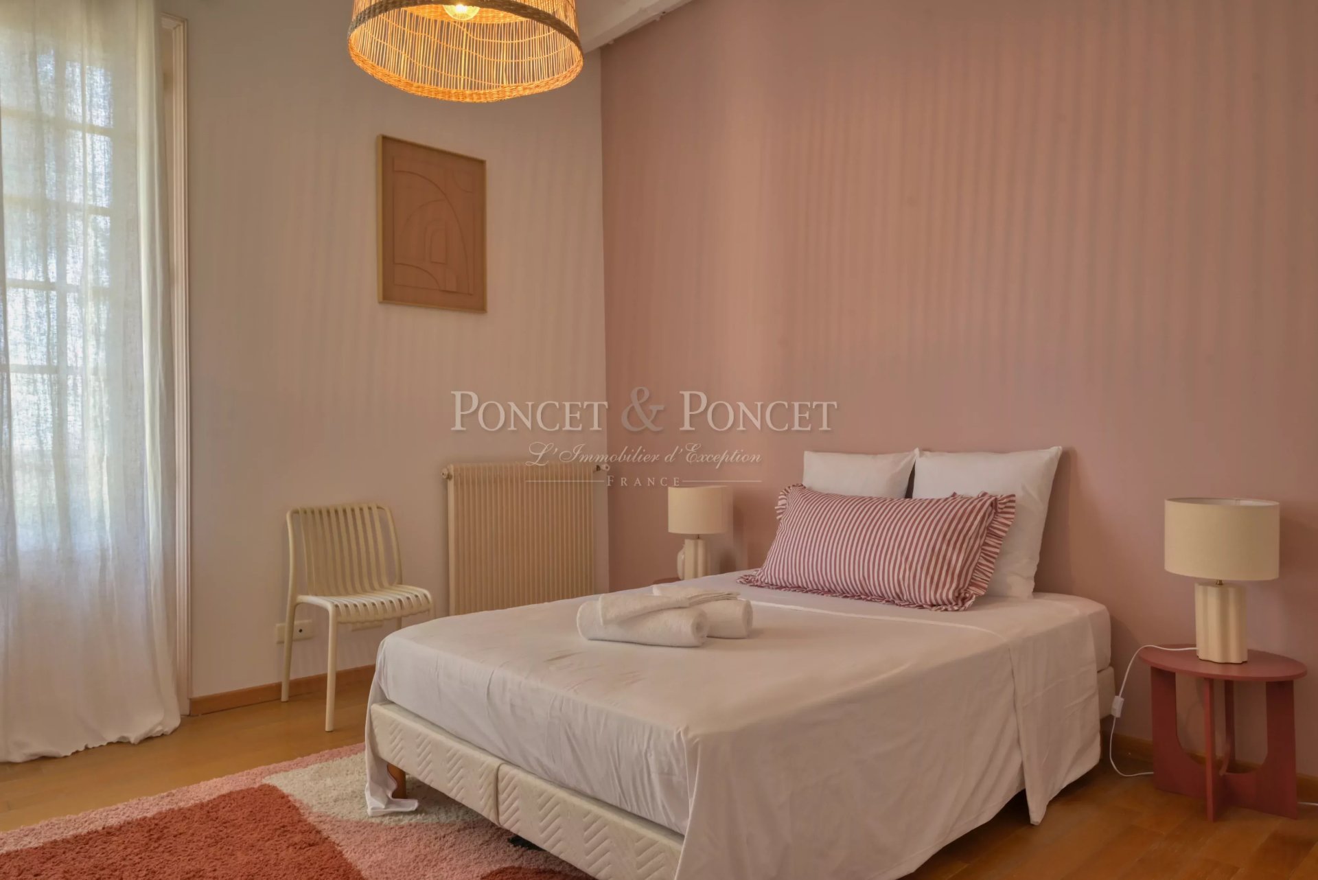 10 Bedroom Vineyard's Image 24