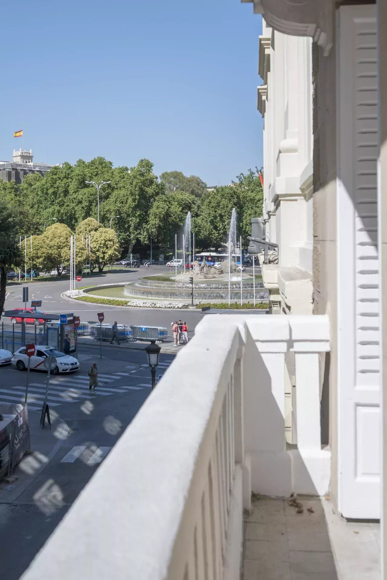 Appartement de Luxe Rénové avec Vue Imprenable sur la Fontaine de Neptune - picture 23