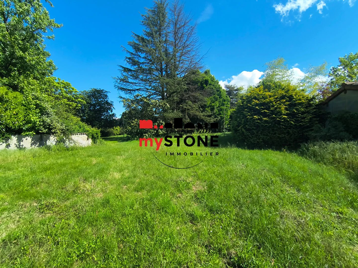 MISERIEUX - Terrain plat viabilisé 964 m2