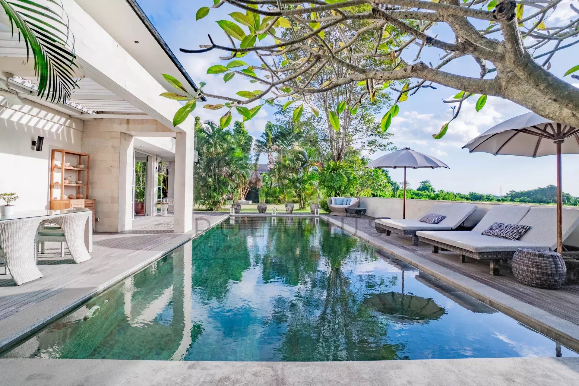Sanctuaire tropical moderne à Munggu, Bali – à quelques minutes de la plage de Seseh