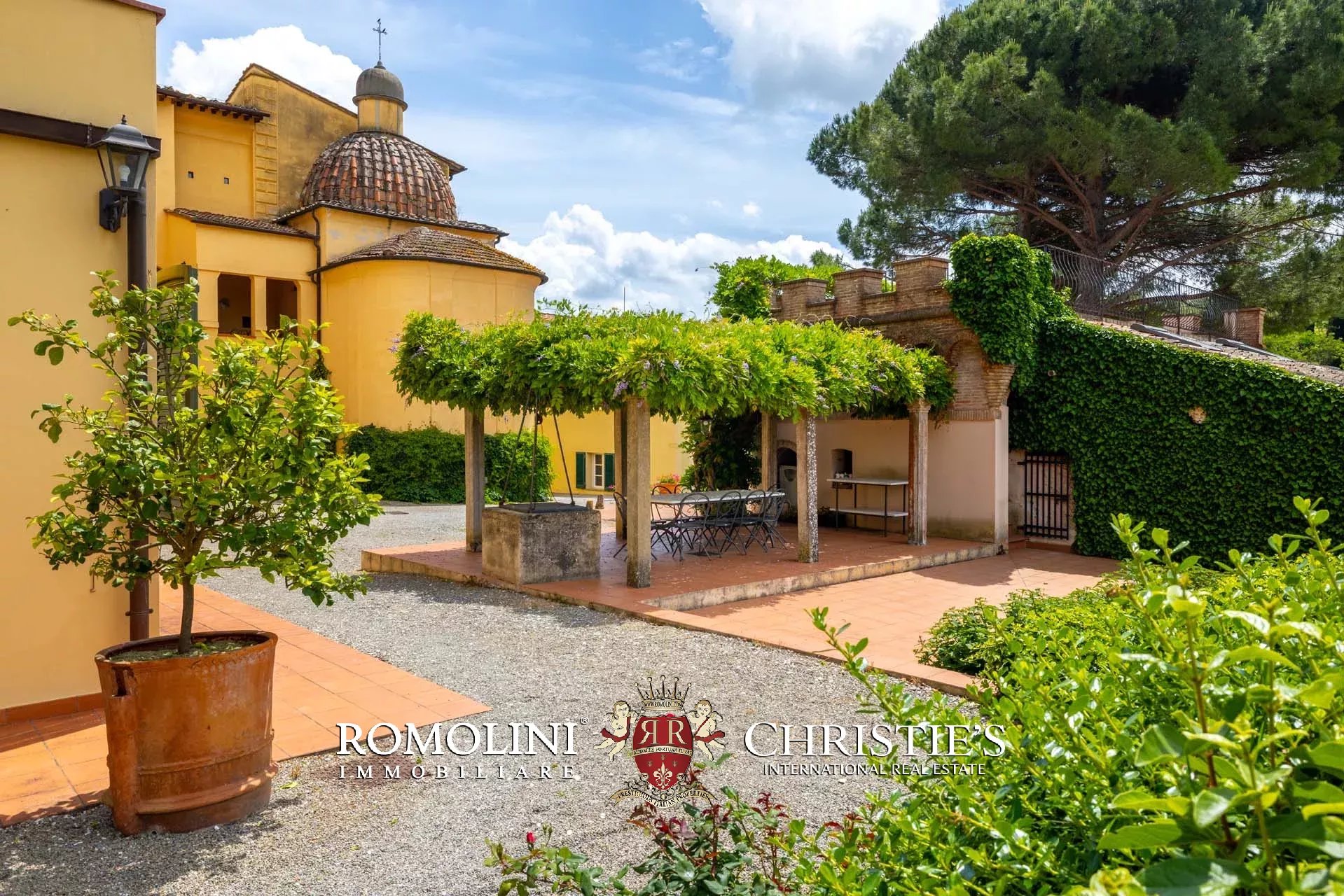 37 Bedroom Villa/Townhouse's Image 14