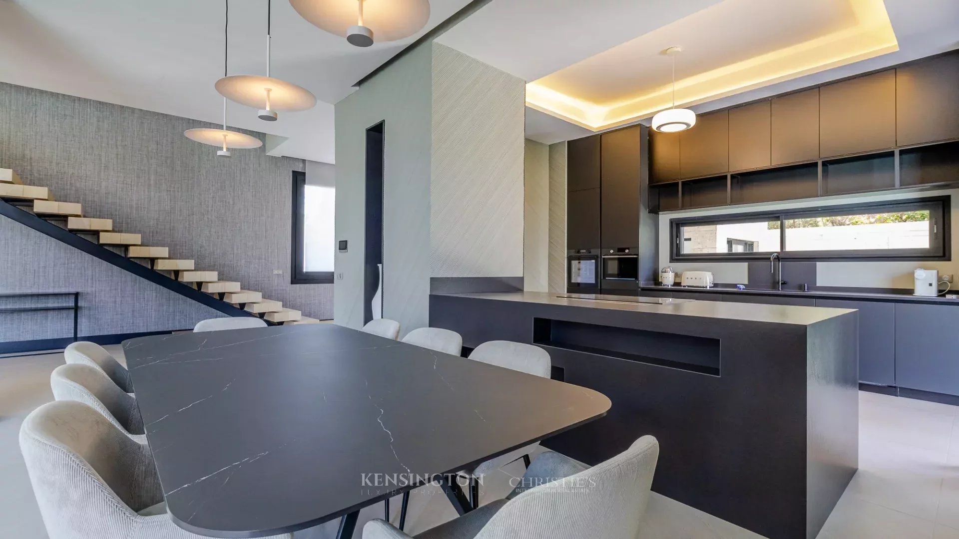 4 Bedroom Villa/Townhouse's Image 5