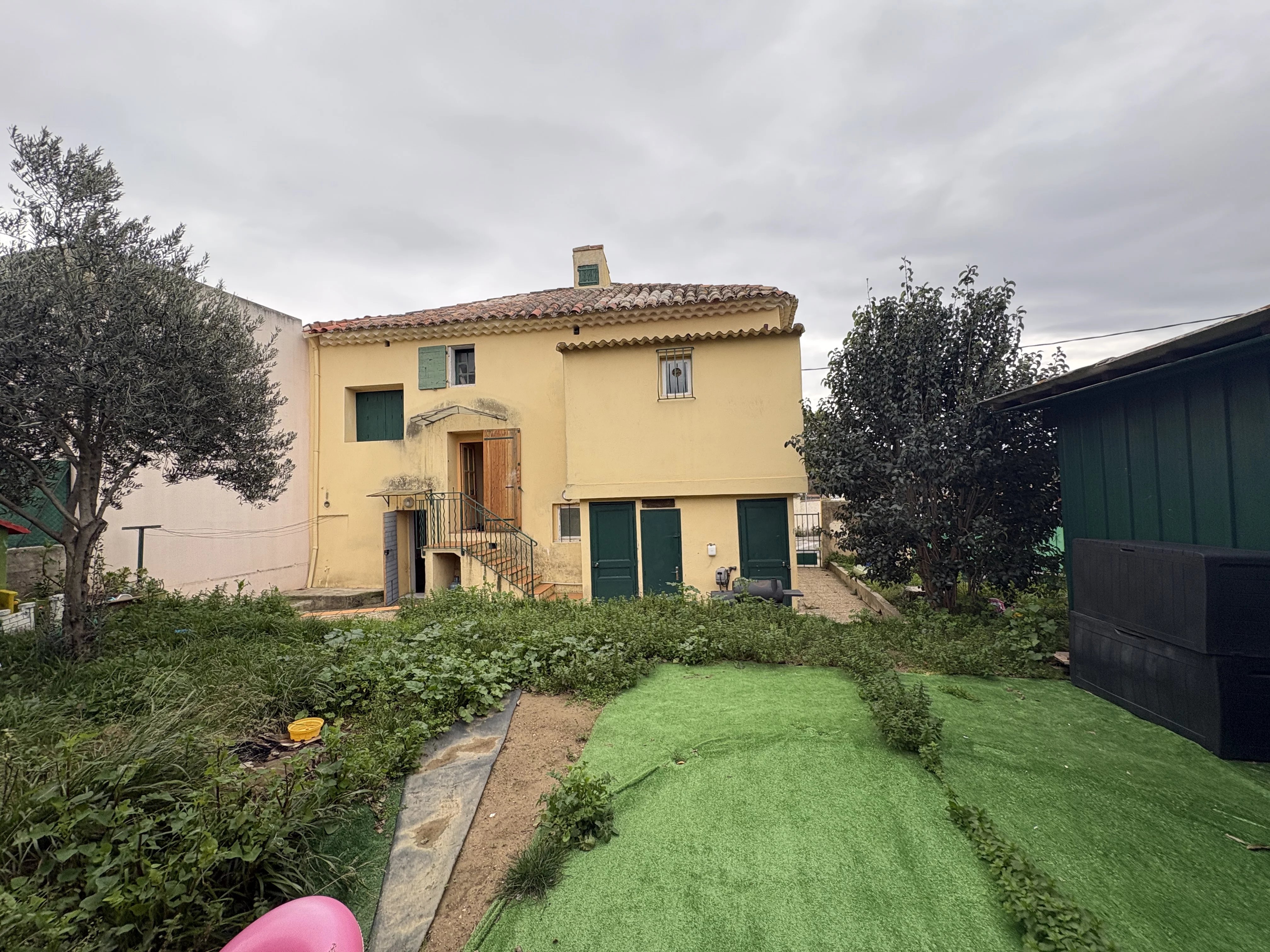 ALLAUCH – Maison de caractère 131 m² – Terrain 481 m² – Jardin – 6 chambres – Fort potentiel