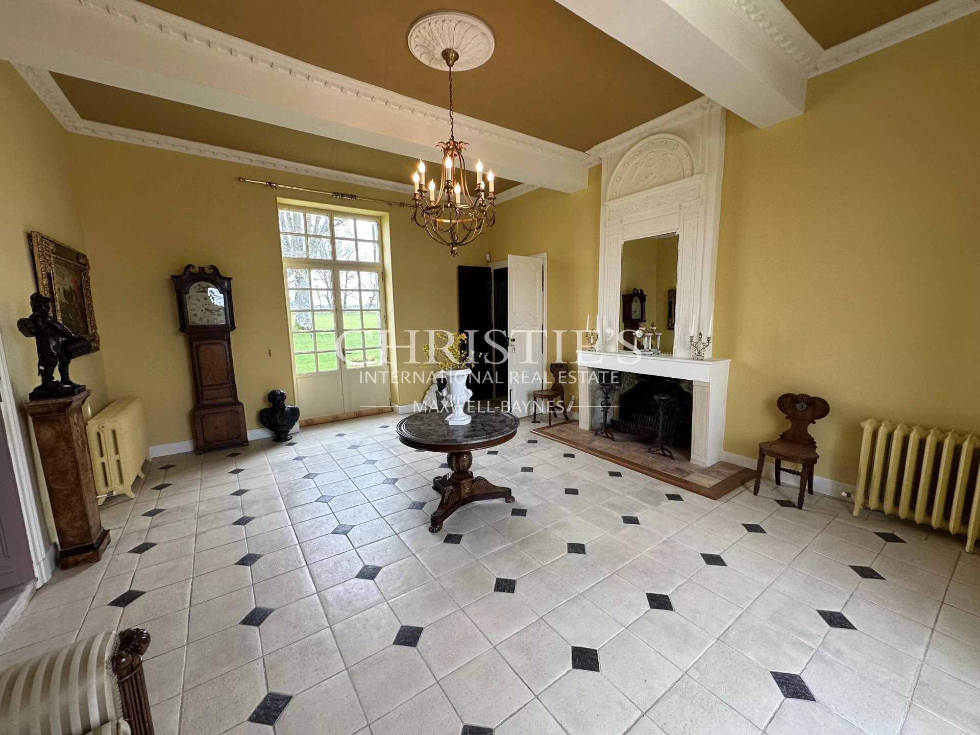 8 Bedroom Vineyard's Image 31