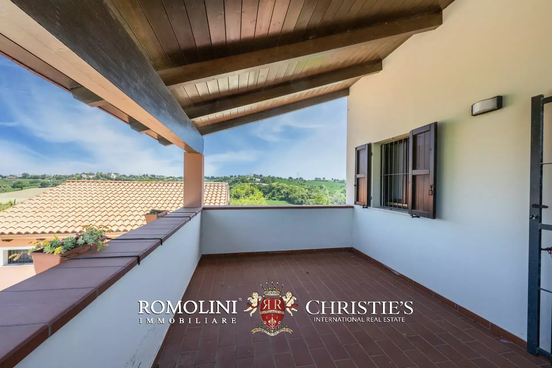 5 Bedroom Vineyard's Image 38
