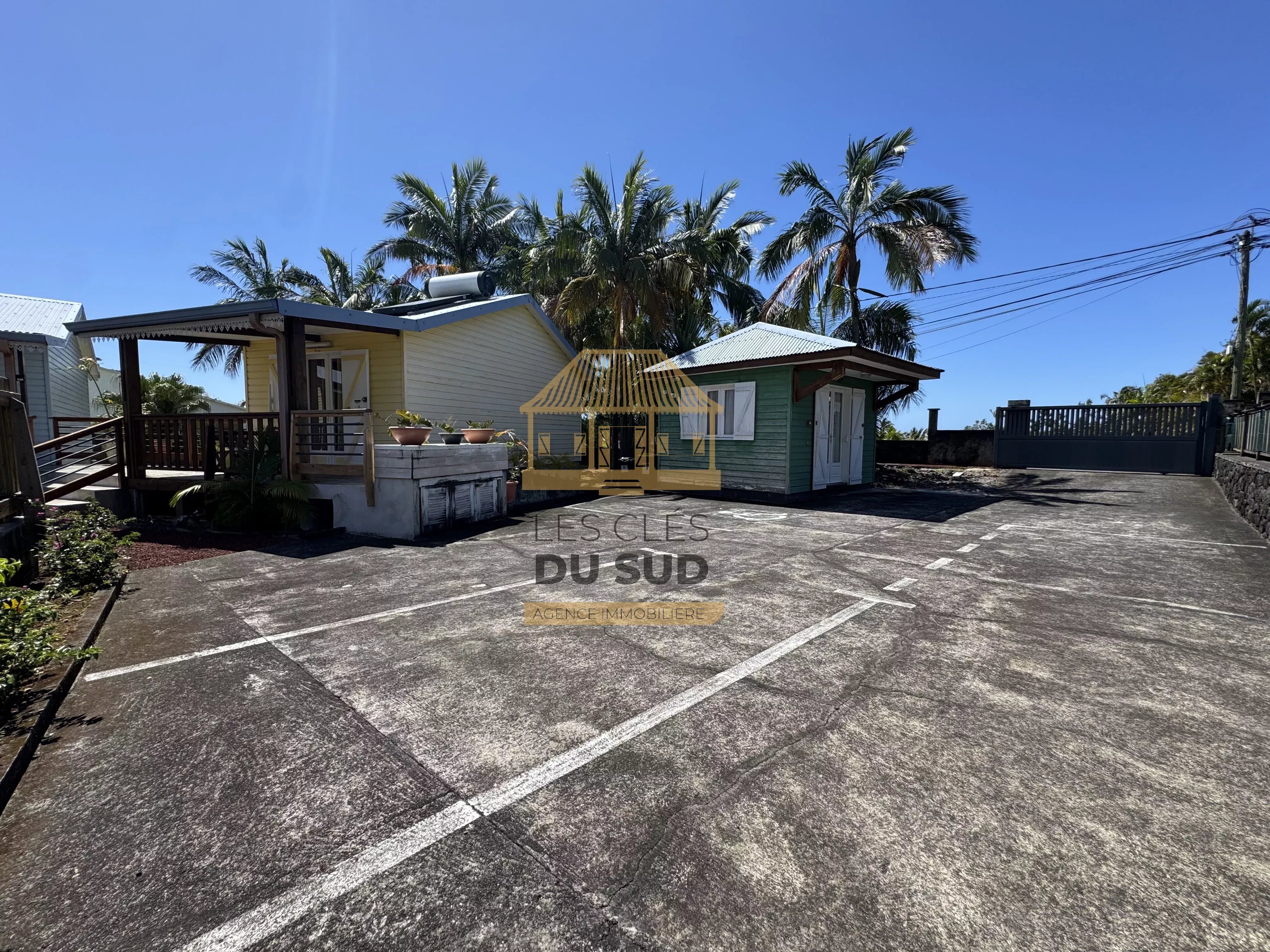 SAINT-PHILIPPE – BASSE VALLÉE – ENSEMBLE DE 5 BUNGALOWS EN LOCATION SAISONNIÈRE