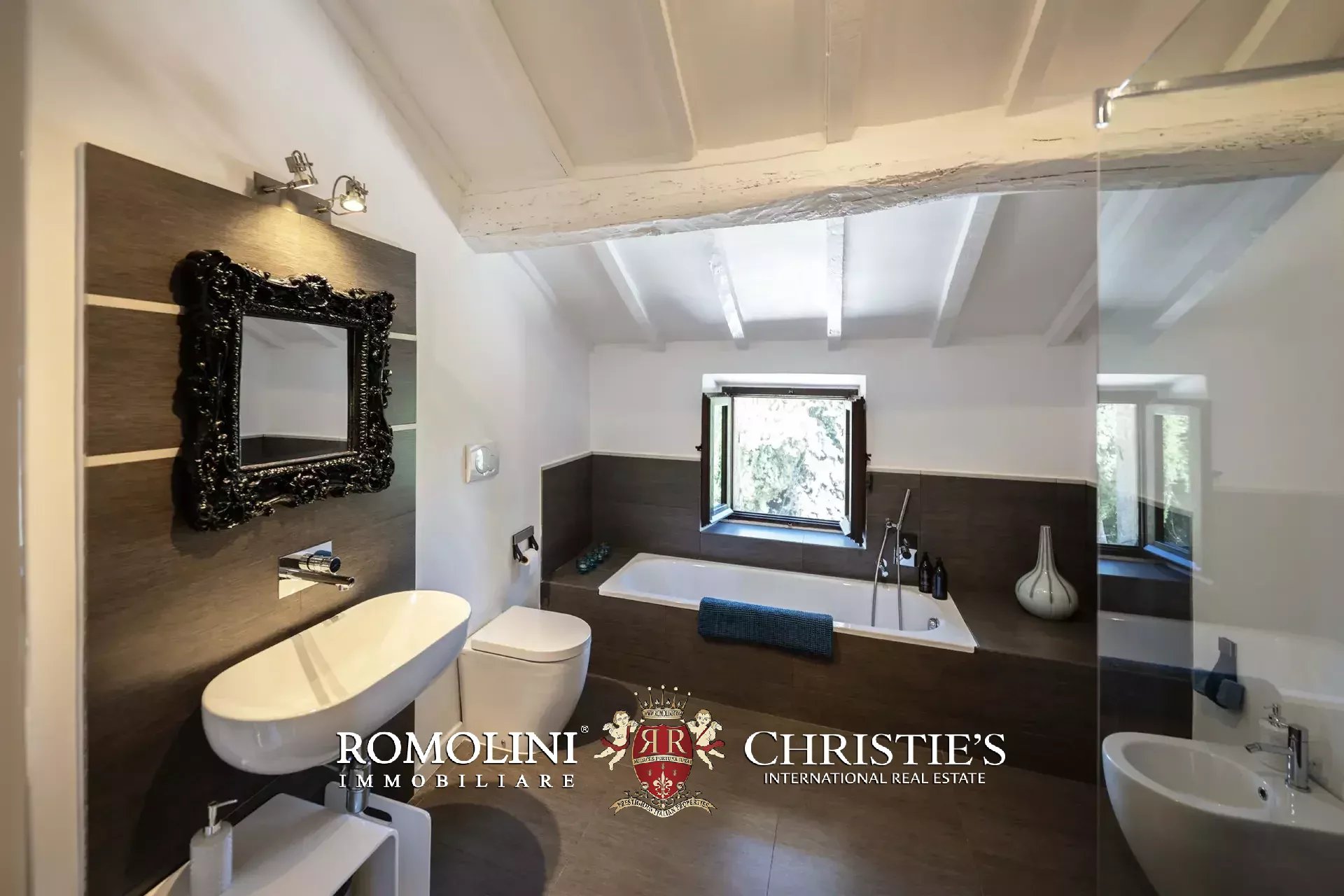 6 Bedroom Villa/Townhouse's Image 43