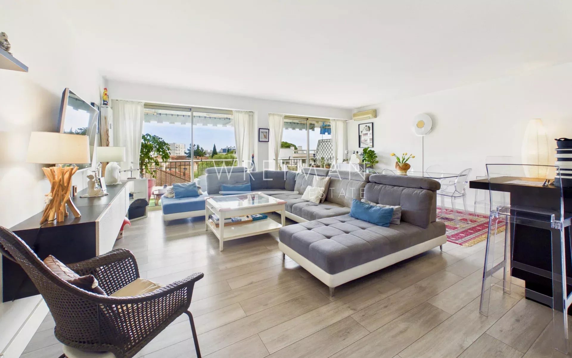 Splendide Appartement 4 Pièces Traversant avec Vue mer et garage dans résidence avec Piscine - Cannes Montfleury