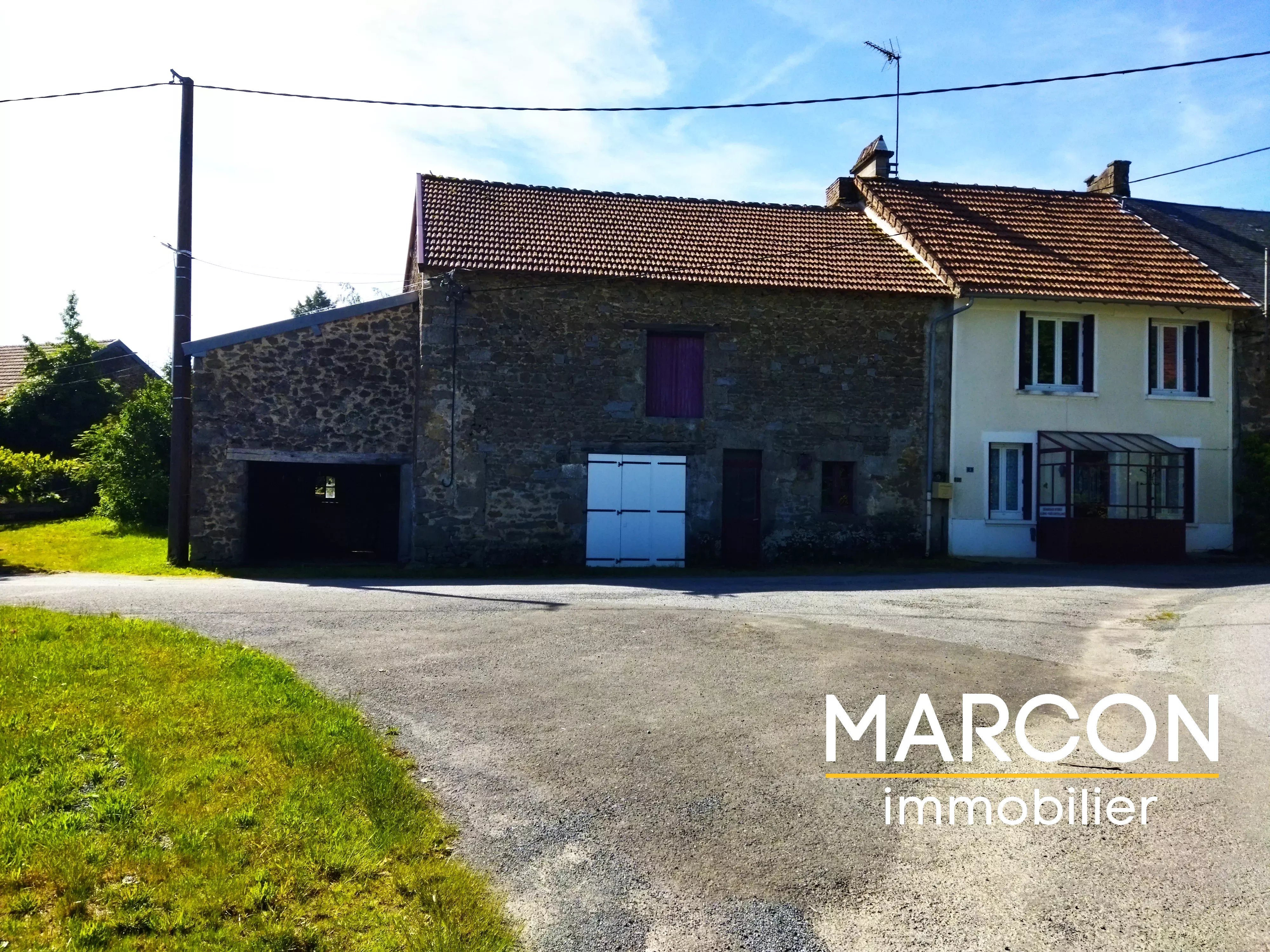 BELLE MAISON EN PIERRES entre GUERET et BOURGANEUF