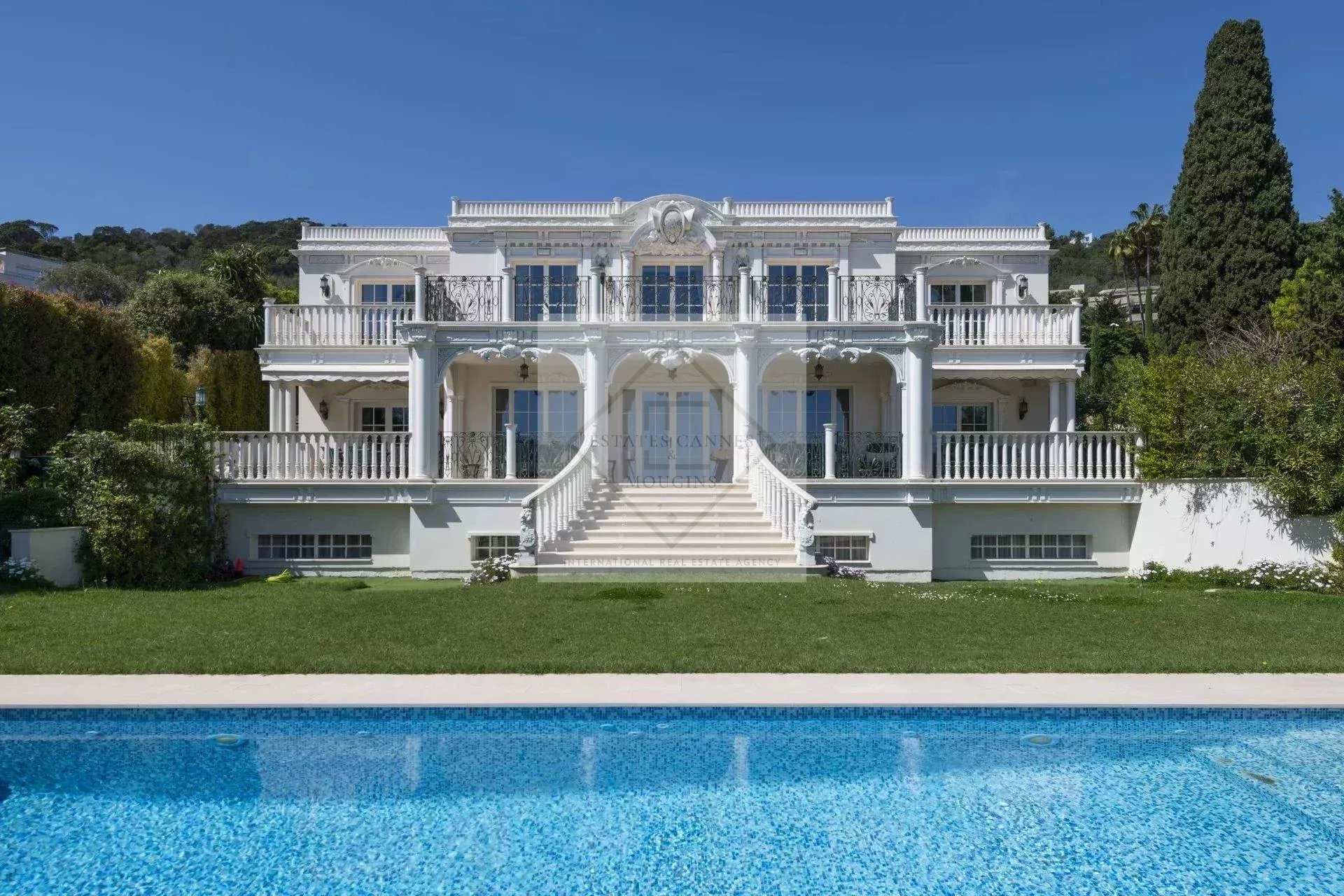 Cannes – Magnifique villa avec vue mer à couper le souffle