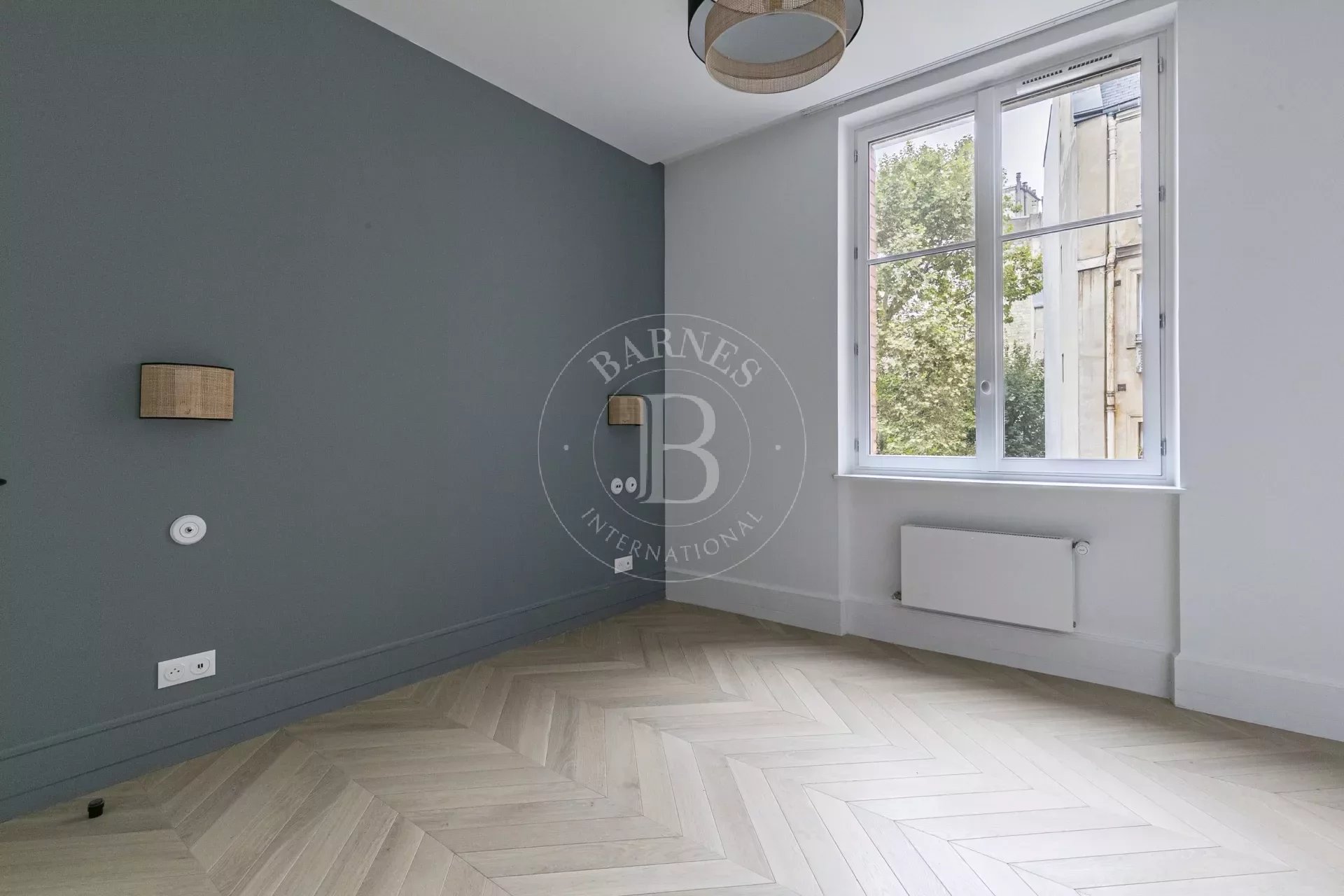 Paris 6 - Carrefour de la Croix Rouge - Exclusive - Fully renovated two-room apartment - Quiet, bright, spacious - picture 4