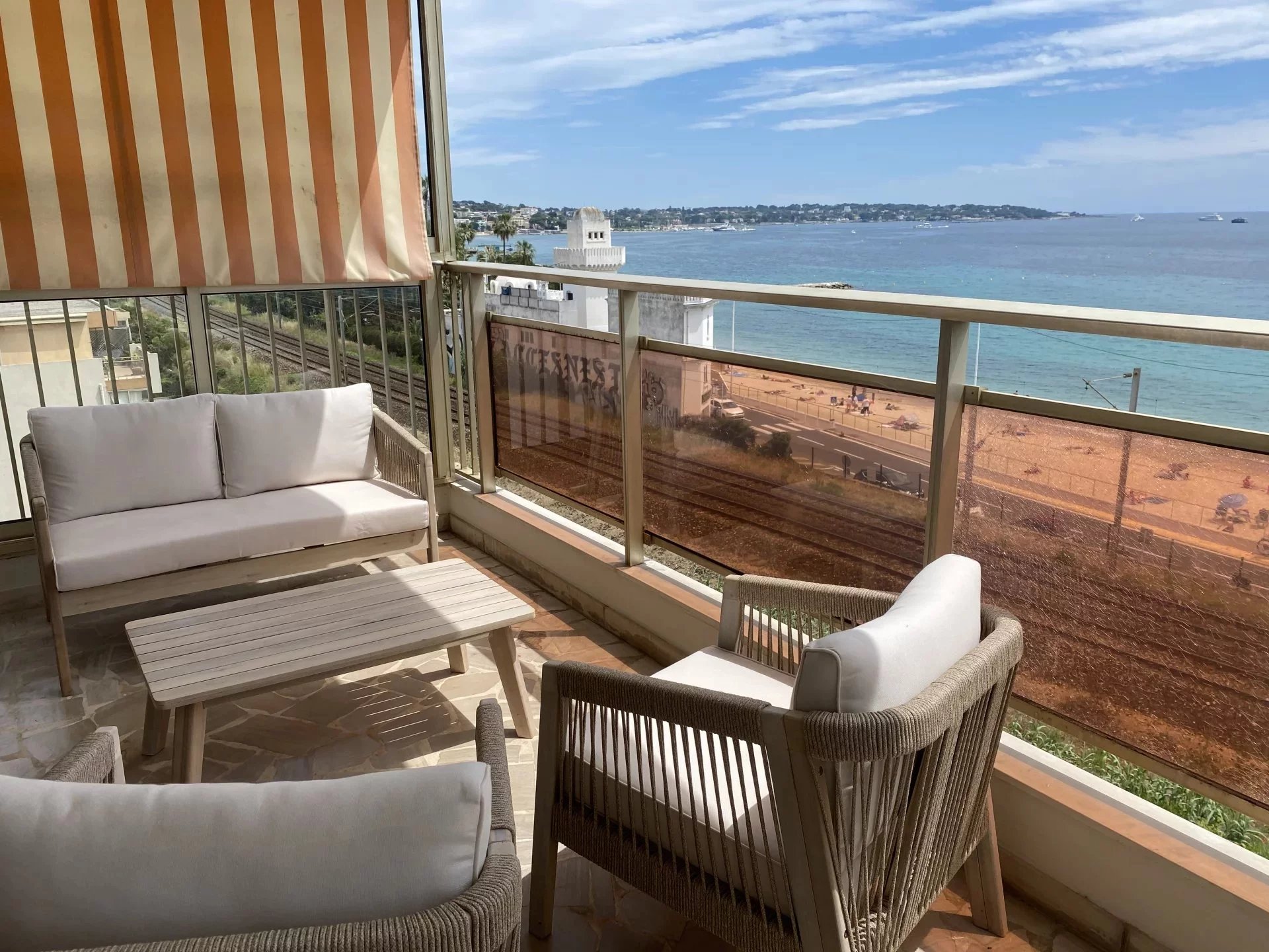 JUAN LES PINS, 3-room apartment facing the sea