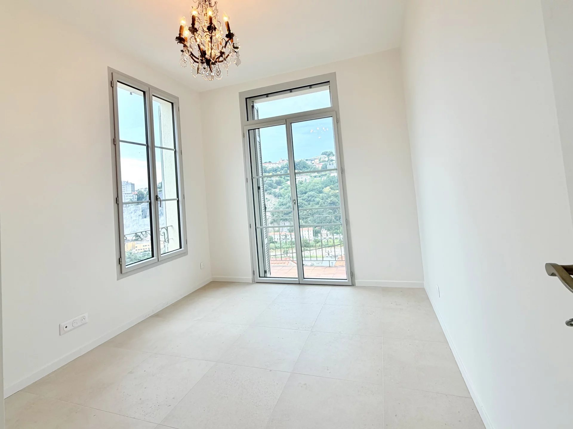 🏡 NICE BON VOYAGE – Fully Renovated Detached House of Approx. 102 sqm with Two Apartments, Terraces, Garden and Small Garage in a Private Estate