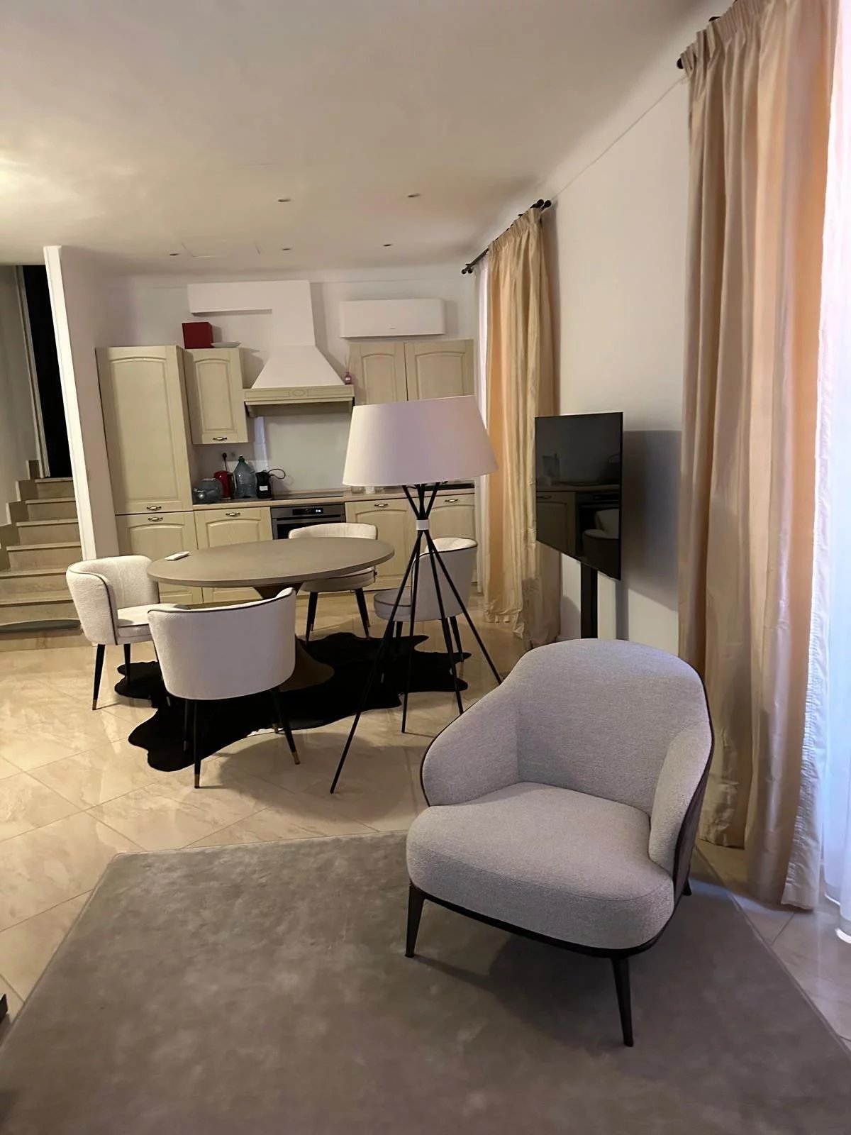 Spacieux appartement de 2/3 pièces à usage mixte