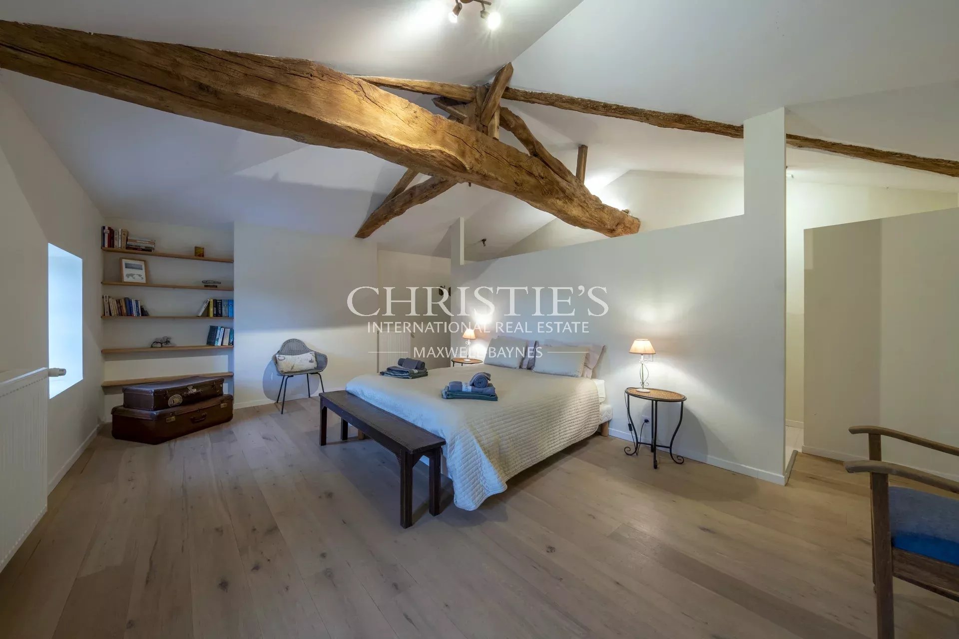 6 Bedroom Villa/Townhouse's Image 25