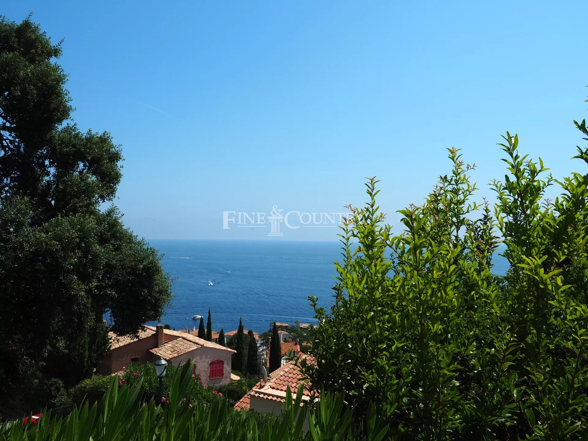 Photo of Villa for salle in Le Trayas with sea views